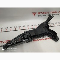 Кронштейн внутренний правый стойки C Tesla model S, model S REST 1009273-00