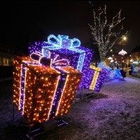 Студія «ОМІ» Створює унікальні світлові фігури, включаючи новорічні на замовлення