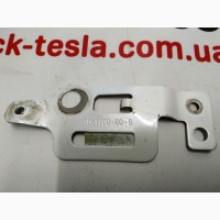 Кронштейн крепления пластика подкапотного левого Tesla model X 1061700-S0-B