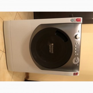 Продам б/у стиральную машину Hotpoint Ariston